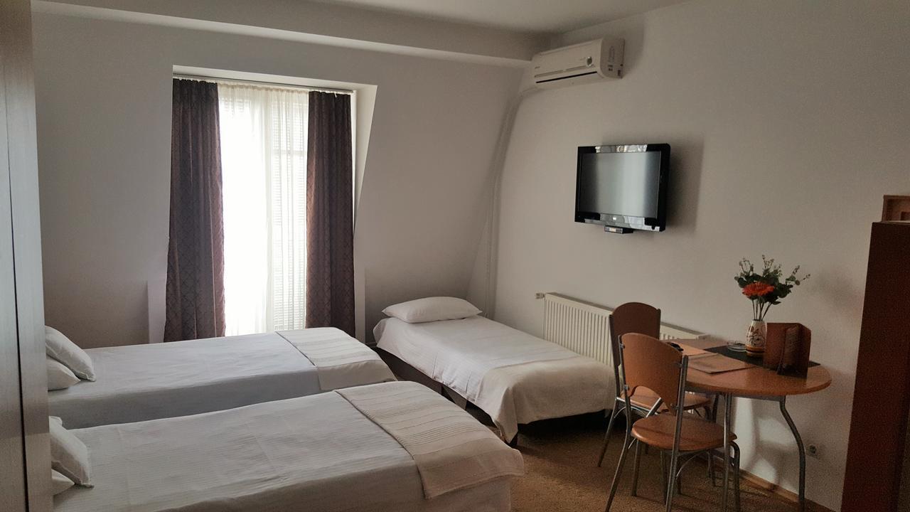 Hotel Topcider Belgrado Esterno foto